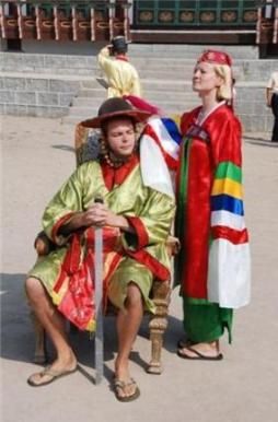 dress-as-locals