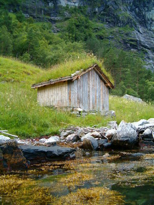 upwards-northwards-Reine